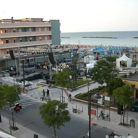 Metropol Hotel 3*